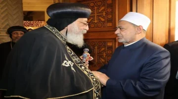 اتصال هاتفي.. شيخ الأزهر يطمئن على صحة البابا تواضروس الثاني بعد وعكة مفاجئة